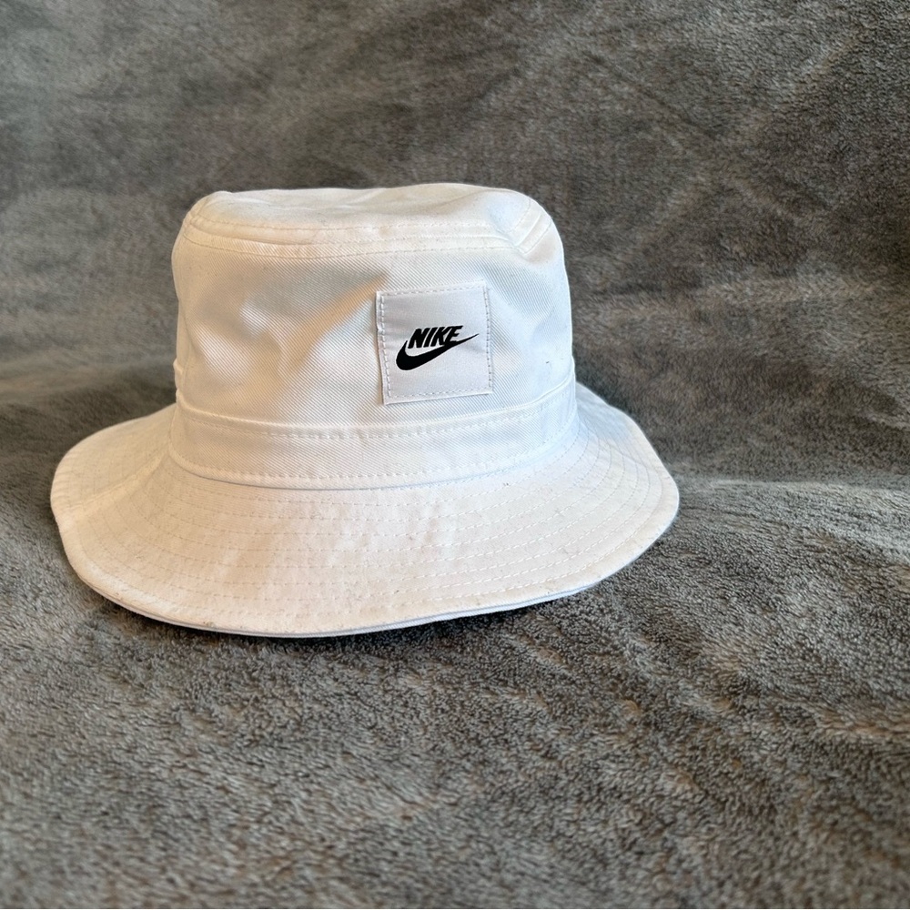 Nike White Apex Bucket Hat